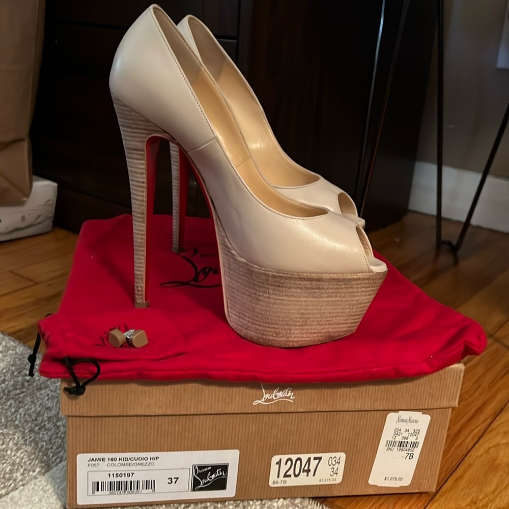 Christian Louboutin Jamie 160 Nude Patent
Leather Heels - Size 37